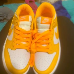 Nike dunk gold low top